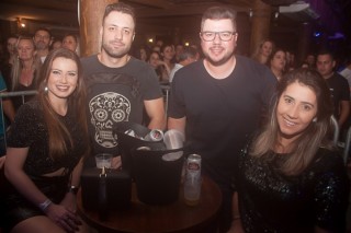 
<a style='margin-left: 5px;' class='btn btn-xs btn-social btn-facebook' href='https://www.facebook.com/sharer/sharer.php?u=https://www.galeramix.com.br/imagem/a86/800-800-90/conteudo/site_galerias/86/skank-petry-galera-mix-6.jpg' rel='popup' data-width='500' data-height='400'><i class='fa fa-facebook'></i>Compartilhar <span class='hidden-xs'>no Facebook</span>
</a> 
<a class='btn btn-default btn-xs' target='_blank' href='imagem/a86/800-800-90/conteudo/site_galerias/86/skank-petry-galera-mix-6.jpg'>
<span class='glyphicon glyphicon-cloud-download'></span> Salvar
</a>
