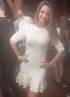 
<a style='margin-left: 5px;' class='btn btn-xs btn-social btn-facebook' href='https://www.facebook.com/sharer/sharer.php?u=https://www.galeramix.com.br/imagem/a86/800-800-90/conteudo/site_galerias/86/skank-petry-galera-mix-60.jpg' rel='popup' data-width='500' data-height='400'><i class='fa fa-facebook'></i>Compartilhar <span class='hidden-xs'>no Facebook</span>
</a> 
<a class='btn btn-default btn-xs' target='_blank' href='imagem/a86/800-800-90/conteudo/site_galerias/86/skank-petry-galera-mix-60.jpg'>
<span class='glyphicon glyphicon-cloud-download'></span> Salvar
</a>
