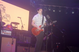 
<a style='margin-left: 5px;' class='btn btn-xs btn-social btn-facebook' href='https://www.facebook.com/sharer/sharer.php?u=https://www.galeramix.com.br/imagem/a86/800-800-90/conteudo/site_galerias/86/skank-petry-galera-mix-66.jpg' rel='popup' data-width='500' data-height='400'><i class='fa fa-facebook'></i>Compartilhar <span class='hidden-xs'>no Facebook</span>
</a> 
<a class='btn btn-default btn-xs' target='_blank' href='imagem/a86/800-800-90/conteudo/site_galerias/86/skank-petry-galera-mix-66.jpg'>
<span class='glyphicon glyphicon-cloud-download'></span> Salvar
</a>
