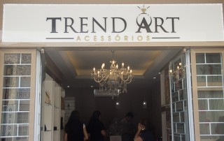 
                                    <a style='margin-left: 5px;' class='btn btn-xs btn-social btn-facebook' href='https://www.facebook.com/sharer/sharer.php?u=https://www.galeramix.com.br/imagem/a87/800-800-90/conteudo/site_galerias/87/trend-art-tijucas-galera-mix-1.jpg' rel='popup' data-width='500' data-height='400'><i class='fa fa-facebook'></i>Compartilhar <span class='hidden-xs'>no Facebook</span>
                                </a> 
                                <a class='btn btn-default btn-xs' target='_blank' href='imagem/a87/800-800-90/conteudo/site_galerias/87/trend-art-tijucas-galera-mix-1.jpg'>
                                    <span class='glyphicon glyphicon-cloud-download'></span> Salvar
                                </a>
                                