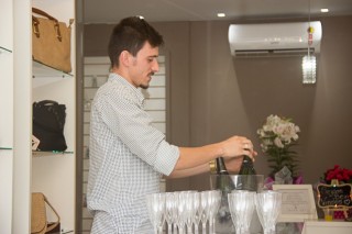 
<a style='margin-left: 5px;' class='btn btn-xs btn-social btn-facebook' href='https://www.facebook.com/sharer/sharer.php?u=https://www.galeramix.com.br/imagem/a87/800-800-90/conteudo/site_galerias/87/trend-art-tijucas-galera-mix-108.jpg' rel='popup' data-width='500' data-height='400'><i class='fa fa-facebook'></i>Compartilhar <span class='hidden-xs'>no Facebook</span>
</a> 
<a class='btn btn-default btn-xs' target='_blank' href='imagem/a87/800-800-90/conteudo/site_galerias/87/trend-art-tijucas-galera-mix-108.jpg'>
<span class='glyphicon glyphicon-cloud-download'></span> Salvar
</a>
