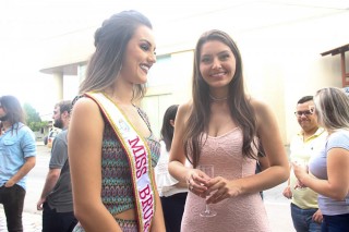 
<a style='margin-left: 5px;' class='btn btn-xs btn-social btn-facebook' href='https://www.facebook.com/sharer/sharer.php?u=https://www.galeramix.com.br/imagem/a87/800-800-90/conteudo/site_galerias/87/trend-art-tijucas-galera-mix-119.jpg' rel='popup' data-width='500' data-height='400'><i class='fa fa-facebook'></i>Compartilhar <span class='hidden-xs'>no Facebook</span>
</a> 
<a class='btn btn-default btn-xs' target='_blank' href='imagem/a87/800-800-90/conteudo/site_galerias/87/trend-art-tijucas-galera-mix-119.jpg'>
<span class='glyphicon glyphicon-cloud-download'></span> Salvar
</a>
