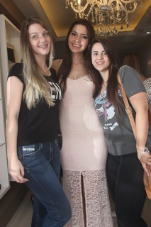 
<a style='margin-left: 5px;' class='btn btn-xs btn-social btn-facebook' href='https://www.facebook.com/sharer/sharer.php?u=https://www.galeramix.com.br/imagem/a87/800-800-90/conteudo/site_galerias/87/trend-art-tijucas-galera-mix-127.jpg' rel='popup' data-width='500' data-height='400'><i class='fa fa-facebook'></i>Compartilhar <span class='hidden-xs'>no Facebook</span>
</a> 
<a class='btn btn-default btn-xs' target='_blank' href='imagem/a87/800-800-90/conteudo/site_galerias/87/trend-art-tijucas-galera-mix-127.jpg'>
<span class='glyphicon glyphicon-cloud-download'></span> Salvar
</a>
