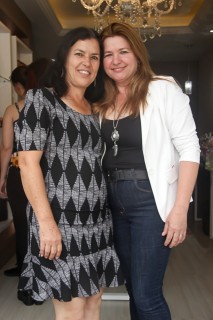 
<a style='margin-left: 5px;' class='btn btn-xs btn-social btn-facebook' href='https://www.facebook.com/sharer/sharer.php?u=https://www.galeramix.com.br/imagem/a87/800-800-90/conteudo/site_galerias/87/trend-art-tijucas-galera-mix-135.jpg' rel='popup' data-width='500' data-height='400'><i class='fa fa-facebook'></i>Compartilhar <span class='hidden-xs'>no Facebook</span>
</a> 
<a class='btn btn-default btn-xs' target='_blank' href='imagem/a87/800-800-90/conteudo/site_galerias/87/trend-art-tijucas-galera-mix-135.jpg'>
<span class='glyphicon glyphicon-cloud-download'></span> Salvar
</a>
