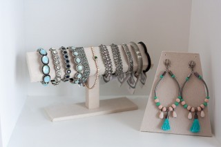 
<a style='margin-left: 5px;' class='btn btn-xs btn-social btn-facebook' href='https://www.facebook.com/sharer/sharer.php?u=https://www.galeramix.com.br/imagem/a87/800-800-90/conteudo/site_galerias/87/trend-art-tijucas-galera-mix-145.jpg' rel='popup' data-width='500' data-height='400'><i class='fa fa-facebook'></i>Compartilhar <span class='hidden-xs'>no Facebook</span>
</a> 
<a class='btn btn-default btn-xs' target='_blank' href='imagem/a87/800-800-90/conteudo/site_galerias/87/trend-art-tijucas-galera-mix-145.jpg'>
<span class='glyphicon glyphicon-cloud-download'></span> Salvar
</a>
