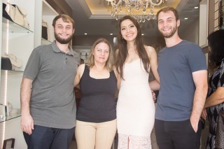 
<a style='margin-left: 5px;' class='btn btn-xs btn-social btn-facebook' href='https://www.facebook.com/sharer/sharer.php?u=https://www.galeramix.com.br/imagem/a87/800-800-90/conteudo/site_galerias/87/trend-art-tijucas-galera-mix-61.jpg' rel='popup' data-width='500' data-height='400'><i class='fa fa-facebook'></i>Compartilhar <span class='hidden-xs'>no Facebook</span>
</a> 
<a class='btn btn-default btn-xs' target='_blank' href='imagem/a87/800-800-90/conteudo/site_galerias/87/trend-art-tijucas-galera-mix-61.jpg'>
<span class='glyphicon glyphicon-cloud-download'></span> Salvar
</a>
