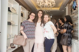 
<a style='margin-left: 5px;' class='btn btn-xs btn-social btn-facebook' href='https://www.facebook.com/sharer/sharer.php?u=https://www.galeramix.com.br/imagem/a87/800-800-90/conteudo/site_galerias/87/trend-art-tijucas-galera-mix-62.jpg' rel='popup' data-width='500' data-height='400'><i class='fa fa-facebook'></i>Compartilhar <span class='hidden-xs'>no Facebook</span>
</a> 
<a class='btn btn-default btn-xs' target='_blank' href='imagem/a87/800-800-90/conteudo/site_galerias/87/trend-art-tijucas-galera-mix-62.jpg'>
<span class='glyphicon glyphicon-cloud-download'></span> Salvar
</a>
