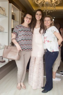 
<a style='margin-left: 5px;' class='btn btn-xs btn-social btn-facebook' href='https://www.facebook.com/sharer/sharer.php?u=https://www.galeramix.com.br/imagem/a87/800-800-90/conteudo/site_galerias/87/trend-art-tijucas-galera-mix-63.jpg' rel='popup' data-width='500' data-height='400'><i class='fa fa-facebook'></i>Compartilhar <span class='hidden-xs'>no Facebook</span>
</a> 
<a class='btn btn-default btn-xs' target='_blank' href='imagem/a87/800-800-90/conteudo/site_galerias/87/trend-art-tijucas-galera-mix-63.jpg'>
<span class='glyphicon glyphicon-cloud-download'></span> Salvar
</a>
