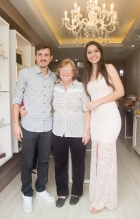 
<a style='margin-left: 5px;' class='btn btn-xs btn-social btn-facebook' href='https://www.facebook.com/sharer/sharer.php?u=https://www.galeramix.com.br/imagem/a87/800-800-90/conteudo/site_galerias/87/trend-art-tijucas-galera-mix-75.jpg' rel='popup' data-width='500' data-height='400'><i class='fa fa-facebook'></i>Compartilhar <span class='hidden-xs'>no Facebook</span>
</a> 
<a class='btn btn-default btn-xs' target='_blank' href='imagem/a87/800-800-90/conteudo/site_galerias/87/trend-art-tijucas-galera-mix-75.jpg'>
<span class='glyphicon glyphicon-cloud-download'></span> Salvar
</a>
