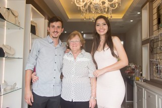 
<a style='margin-left: 5px;' class='btn btn-xs btn-social btn-facebook' href='https://www.facebook.com/sharer/sharer.php?u=https://www.galeramix.com.br/imagem/a87/800-800-90/conteudo/site_galerias/87/trend-art-tijucas-galera-mix-76.jpg' rel='popup' data-width='500' data-height='400'><i class='fa fa-facebook'></i>Compartilhar <span class='hidden-xs'>no Facebook</span>
</a> 
<a class='btn btn-default btn-xs' target='_blank' href='imagem/a87/800-800-90/conteudo/site_galerias/87/trend-art-tijucas-galera-mix-76.jpg'>
<span class='glyphicon glyphicon-cloud-download'></span> Salvar
</a>
