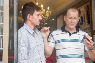 
<a style='margin-left: 5px;' class='btn btn-xs btn-social btn-facebook' href='https://www.facebook.com/sharer/sharer.php?u=https://www.galeramix.com.br/imagem/a87/800-800-90/conteudo/site_galerias/87/trend-art-tijucas-galera-mix-95.jpg' rel='popup' data-width='500' data-height='400'><i class='fa fa-facebook'></i>Compartilhar <span class='hidden-xs'>no Facebook</span>
</a> 
<a class='btn btn-default btn-xs' target='_blank' href='imagem/a87/800-800-90/conteudo/site_galerias/87/trend-art-tijucas-galera-mix-95.jpg'>
<span class='glyphicon glyphicon-cloud-download'></span> Salvar
</a>
