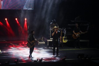 
                                    <a style='margin-left: 5px;' class='btn btn-xs btn-social btn-facebook' href='https://www.facebook.com/sharer/sharer.php?u=https://www.galeramix.com.br/imagem/a88/800-800-90/conteudo/site_galerias/88/arena-petry-sao-jose-galera-mix-1.jpg' rel='popup' data-width='500' data-height='400'><i class='fa fa-facebook'></i>Compartilhar <span class='hidden-xs'>no Facebook</span>
                                </a> 
                                <a class='btn btn-default btn-xs' target='_blank' href='imagem/a88/800-800-90/conteudo/site_galerias/88/arena-petry-sao-jose-galera-mix-1.jpg'>
                                    <span class='glyphicon glyphicon-cloud-download'></span> Salvar
                                </a>
                                