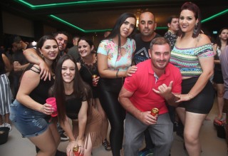 
<a style='margin-left: 5px;' class='btn btn-xs btn-social btn-facebook' href='https://www.facebook.com/sharer/sharer.php?u=https://www.galeramix.com.br/imagem/a88/800-800-90/conteudo/site_galerias/88/arena-petry-sao-jose-galera-mix-125.jpg' rel='popup' data-width='500' data-height='400'><i class='fa fa-facebook'></i>Compartilhar <span class='hidden-xs'>no Facebook</span>
</a> 
<a class='btn btn-default btn-xs' target='_blank' href='imagem/a88/800-800-90/conteudo/site_galerias/88/arena-petry-sao-jose-galera-mix-125.jpg'>
<span class='glyphicon glyphicon-cloud-download'></span> Salvar
</a>
