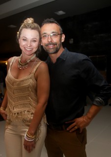 
<a style='margin-left: 5px;' class='btn btn-xs btn-social btn-facebook' href='https://www.facebook.com/sharer/sharer.php?u=https://www.galeramix.com.br/imagem/a88/800-800-90/conteudo/site_galerias/88/arena-petry-sao-jose-galera-mix-20.jpg' rel='popup' data-width='500' data-height='400'><i class='fa fa-facebook'></i>Compartilhar <span class='hidden-xs'>no Facebook</span>
</a> 
<a class='btn btn-default btn-xs' target='_blank' href='imagem/a88/800-800-90/conteudo/site_galerias/88/arena-petry-sao-jose-galera-mix-20.jpg'>
<span class='glyphicon glyphicon-cloud-download'></span> Salvar
</a>
