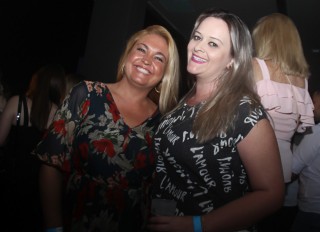 
<a style='margin-left: 5px;' class='btn btn-xs btn-social btn-facebook' href='https://www.facebook.com/sharer/sharer.php?u=https://www.galeramix.com.br/imagem/a88/800-800-90/conteudo/site_galerias/88/arena-petry-sao-jose-galera-mix-27.jpg' rel='popup' data-width='500' data-height='400'><i class='fa fa-facebook'></i>Compartilhar <span class='hidden-xs'>no Facebook</span>
</a> 
<a class='btn btn-default btn-xs' target='_blank' href='imagem/a88/800-800-90/conteudo/site_galerias/88/arena-petry-sao-jose-galera-mix-27.jpg'>
<span class='glyphicon glyphicon-cloud-download'></span> Salvar
</a>
