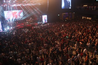 
<a style='margin-left: 5px;' class='btn btn-xs btn-social btn-facebook' href='https://www.facebook.com/sharer/sharer.php?u=https://www.galeramix.com.br/imagem/a88/800-800-90/conteudo/site_galerias/88/arena-petry-sao-jose-galera-mix-4.jpg' rel='popup' data-width='500' data-height='400'><i class='fa fa-facebook'></i>Compartilhar <span class='hidden-xs'>no Facebook</span>
</a> 
<a class='btn btn-default btn-xs' target='_blank' href='imagem/a88/800-800-90/conteudo/site_galerias/88/arena-petry-sao-jose-galera-mix-4.jpg'>
<span class='glyphicon glyphicon-cloud-download'></span> Salvar
</a>
