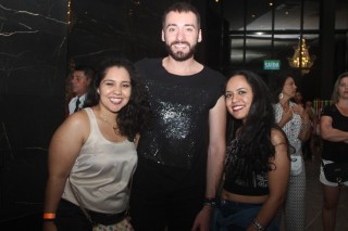 
<a style='margin-left: 5px;' class='btn btn-xs btn-social btn-facebook' href='https://www.facebook.com/sharer/sharer.php?u=https://www.galeramix.com.br/imagem/a88/800-800-90/conteudo/site_galerias/88/arena-petry-sao-jose-galera-mix-88.jpg' rel='popup' data-width='500' data-height='400'><i class='fa fa-facebook'></i>Compartilhar <span class='hidden-xs'>no Facebook</span>
</a> 
<a class='btn btn-default btn-xs' target='_blank' href='imagem/a88/800-800-90/conteudo/site_galerias/88/arena-petry-sao-jose-galera-mix-88.jpg'>
<span class='glyphicon glyphicon-cloud-download'></span> Salvar
</a>
