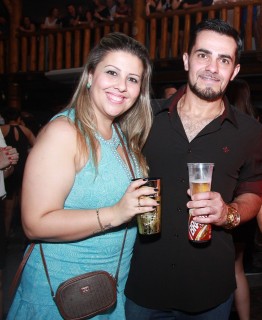 
    <a style='margin-left: 5px;' class='btn btn-xs btn-social btn-facebook' href='https://www.facebook.com/sharer/sharer.php?u=https://www.galeramix.com.br/imagem/a9/800-800-90/conteudo/site_galerias/9/cabare-petry-galera-mix-106.jpg' rel='popup' data-width='500' data-height='400'><i class='fa fa-facebook'></i>Compartilhar <span class='hidden-xs'>no Facebook</span>
</a> 
<a class='btn btn-default btn-xs' target='_blank' href='imagem/a9/800-800-90/conteudo/site_galerias/9/cabare-petry-galera-mix-106.jpg'>
    <span class='glyphicon glyphicon-cloud-download'></span> Salvar
</a>
