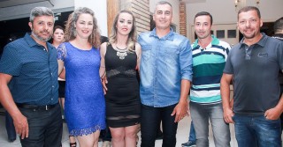 
<a style='margin-left: 5px;' class='btn btn-xs btn-social btn-facebook' href='https://www.facebook.com/sharer/sharer.php?u=https://www.galeramix.com.br/imagem/a9/800-800-90/conteudo/site_galerias/9/cabare-petry-galera-mix-11.jpg' rel='popup' data-width='500' data-height='400'><i class='fa fa-facebook'></i>Compartilhar <span class='hidden-xs'>no Facebook</span>
</a> 
<a class='btn btn-default btn-xs' target='_blank' href='imagem/a9/800-800-90/conteudo/site_galerias/9/cabare-petry-galera-mix-11.jpg'>
<span class='glyphicon glyphicon-cloud-download'></span> Salvar
</a>
