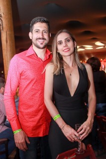 
<a style='margin-left: 5px;' class='btn btn-xs btn-social btn-facebook' href='https://www.facebook.com/sharer/sharer.php?u=https://www.galeramix.com.br/imagem/a9/800-800-90/conteudo/site_galerias/9/cabare-petry-galera-mix-118.jpg' rel='popup' data-width='500' data-height='400'><i class='fa fa-facebook'></i>Compartilhar <span class='hidden-xs'>no Facebook</span>
</a> 
<a class='btn btn-default btn-xs' target='_blank' href='imagem/a9/800-800-90/conteudo/site_galerias/9/cabare-petry-galera-mix-118.jpg'>
<span class='glyphicon glyphicon-cloud-download'></span> Salvar
</a>
