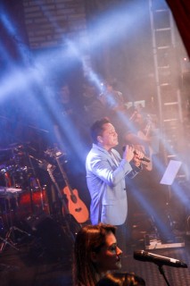 
<a style='margin-left: 5px;' class='btn btn-xs btn-social btn-facebook' href='https://www.facebook.com/sharer/sharer.php?u=https://www.galeramix.com.br/imagem/a9/800-800-90/conteudo/site_galerias/9/cabare-petry-galera-mix-119.jpg' rel='popup' data-width='500' data-height='400'><i class='fa fa-facebook'></i>Compartilhar <span class='hidden-xs'>no Facebook</span>
</a> 
<a class='btn btn-default btn-xs' target='_blank' href='imagem/a9/800-800-90/conteudo/site_galerias/9/cabare-petry-galera-mix-119.jpg'>
<span class='glyphicon glyphicon-cloud-download'></span> Salvar
</a>
