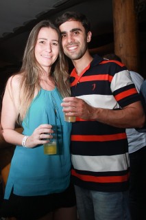 
<a style='margin-left: 5px;' class='btn btn-xs btn-social btn-facebook' href='https://www.facebook.com/sharer/sharer.php?u=https://www.galeramix.com.br/imagem/a9/800-800-90/conteudo/site_galerias/9/cabare-petry-galera-mix-128.jpg' rel='popup' data-width='500' data-height='400'><i class='fa fa-facebook'></i>Compartilhar <span class='hidden-xs'>no Facebook</span>
</a> 
<a class='btn btn-default btn-xs' target='_blank' href='imagem/a9/800-800-90/conteudo/site_galerias/9/cabare-petry-galera-mix-128.jpg'>
<span class='glyphicon glyphicon-cloud-download'></span> Salvar
</a>
