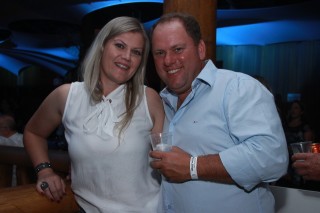 
<a style='margin-left: 5px;' class='btn btn-xs btn-social btn-facebook' href='https://www.facebook.com/sharer/sharer.php?u=https://www.galeramix.com.br/imagem/a9/800-800-90/conteudo/site_galerias/9/cabare-petry-galera-mix-132.jpg' rel='popup' data-width='500' data-height='400'><i class='fa fa-facebook'></i>Compartilhar <span class='hidden-xs'>no Facebook</span>
</a> 
<a class='btn btn-default btn-xs' target='_blank' href='imagem/a9/800-800-90/conteudo/site_galerias/9/cabare-petry-galera-mix-132.jpg'>
<span class='glyphicon glyphicon-cloud-download'></span> Salvar
</a>
