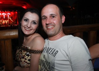 
<a style='margin-left: 5px;' class='btn btn-xs btn-social btn-facebook' href='https://www.facebook.com/sharer/sharer.php?u=https://www.galeramix.com.br/imagem/a9/800-800-90/conteudo/site_galerias/9/cabare-petry-galera-mix-140.jpg' rel='popup' data-width='500' data-height='400'><i class='fa fa-facebook'></i>Compartilhar <span class='hidden-xs'>no Facebook</span>
</a> 
<a class='btn btn-default btn-xs' target='_blank' href='imagem/a9/800-800-90/conteudo/site_galerias/9/cabare-petry-galera-mix-140.jpg'>
<span class='glyphicon glyphicon-cloud-download'></span> Salvar
</a>
