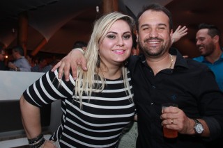 
<a style='margin-left: 5px;' class='btn btn-xs btn-social btn-facebook' href='https://www.facebook.com/sharer/sharer.php?u=https://www.galeramix.com.br/imagem/a9/800-800-90/conteudo/site_galerias/9/cabare-petry-galera-mix-146.jpg' rel='popup' data-width='500' data-height='400'><i class='fa fa-facebook'></i>Compartilhar <span class='hidden-xs'>no Facebook</span>
</a> 
<a class='btn btn-default btn-xs' target='_blank' href='imagem/a9/800-800-90/conteudo/site_galerias/9/cabare-petry-galera-mix-146.jpg'>
<span class='glyphicon glyphicon-cloud-download'></span> Salvar
</a>
