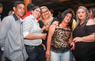 
<a style='margin-left: 5px;' class='btn btn-xs btn-social btn-facebook' href='https://www.facebook.com/sharer/sharer.php?u=https://www.galeramix.com.br/imagem/a9/800-800-90/conteudo/site_galerias/9/cabare-petry-galera-mix-29.jpg' rel='popup' data-width='500' data-height='400'><i class='fa fa-facebook'></i>Compartilhar <span class='hidden-xs'>no Facebook</span>
</a> 
<a class='btn btn-default btn-xs' target='_blank' href='imagem/a9/800-800-90/conteudo/site_galerias/9/cabare-petry-galera-mix-29.jpg'>
<span class='glyphicon glyphicon-cloud-download'></span> Salvar
</a>
