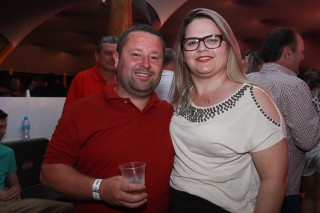 
<a style='margin-left: 5px;' class='btn btn-xs btn-social btn-facebook' href='https://www.facebook.com/sharer/sharer.php?u=https://www.galeramix.com.br/imagem/a9/800-800-90/conteudo/site_galerias/9/cabare-petry-galera-mix-3.jpg' rel='popup' data-width='500' data-height='400'><i class='fa fa-facebook'></i>Compartilhar <span class='hidden-xs'>no Facebook</span>
</a> 
<a class='btn btn-default btn-xs' target='_blank' href='imagem/a9/800-800-90/conteudo/site_galerias/9/cabare-petry-galera-mix-3.jpg'>
<span class='glyphicon glyphicon-cloud-download'></span> Salvar
</a>
