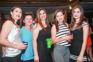 
<a style='margin-left: 5px;' class='btn btn-xs btn-social btn-facebook' href='https://www.facebook.com/sharer/sharer.php?u=https://www.galeramix.com.br/imagem/a9/800-800-90/conteudo/site_galerias/9/cabare-petry-galera-mix-35.jpg' rel='popup' data-width='500' data-height='400'><i class='fa fa-facebook'></i>Compartilhar <span class='hidden-xs'>no Facebook</span>
</a> 
<a class='btn btn-default btn-xs' target='_blank' href='imagem/a9/800-800-90/conteudo/site_galerias/9/cabare-petry-galera-mix-35.jpg'>
<span class='glyphicon glyphicon-cloud-download'></span> Salvar
</a>
