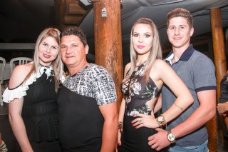 
<a style='margin-left: 5px;' class='btn btn-xs btn-social btn-facebook' href='https://www.facebook.com/sharer/sharer.php?u=https://www.galeramix.com.br/imagem/a9/800-800-90/conteudo/site_galerias/9/cabare-petry-galera-mix-37.jpg' rel='popup' data-width='500' data-height='400'><i class='fa fa-facebook'></i>Compartilhar <span class='hidden-xs'>no Facebook</span>
</a> 
<a class='btn btn-default btn-xs' target='_blank' href='imagem/a9/800-800-90/conteudo/site_galerias/9/cabare-petry-galera-mix-37.jpg'>
<span class='glyphicon glyphicon-cloud-download'></span> Salvar
</a>
