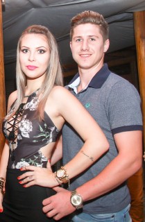 
<a style='margin-left: 5px;' class='btn btn-xs btn-social btn-facebook' href='https://www.facebook.com/sharer/sharer.php?u=https://www.galeramix.com.br/imagem/a9/800-800-90/conteudo/site_galerias/9/cabare-petry-galera-mix-39.jpg' rel='popup' data-width='500' data-height='400'><i class='fa fa-facebook'></i>Compartilhar <span class='hidden-xs'>no Facebook</span>
</a> 
<a class='btn btn-default btn-xs' target='_blank' href='imagem/a9/800-800-90/conteudo/site_galerias/9/cabare-petry-galera-mix-39.jpg'>
<span class='glyphicon glyphicon-cloud-download'></span> Salvar
</a>
