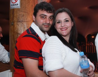 
<a style='margin-left: 5px;' class='btn btn-xs btn-social btn-facebook' href='https://www.facebook.com/sharer/sharer.php?u=https://www.galeramix.com.br/imagem/a9/800-800-90/conteudo/site_galerias/9/cabare-petry-galera-mix-4.jpg' rel='popup' data-width='500' data-height='400'><i class='fa fa-facebook'></i>Compartilhar <span class='hidden-xs'>no Facebook</span>
</a> 
<a class='btn btn-default btn-xs' target='_blank' href='imagem/a9/800-800-90/conteudo/site_galerias/9/cabare-petry-galera-mix-4.jpg'>
<span class='glyphicon glyphicon-cloud-download'></span> Salvar
</a>
