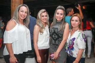 
<a style='margin-left: 5px;' class='btn btn-xs btn-social btn-facebook' href='https://www.facebook.com/sharer/sharer.php?u=https://www.galeramix.com.br/imagem/a9/800-800-90/conteudo/site_galerias/9/cabare-petry-galera-mix-42.jpg' rel='popup' data-width='500' data-height='400'><i class='fa fa-facebook'></i>Compartilhar <span class='hidden-xs'>no Facebook</span>
</a> 
<a class='btn btn-default btn-xs' target='_blank' href='imagem/a9/800-800-90/conteudo/site_galerias/9/cabare-petry-galera-mix-42.jpg'>
<span class='glyphicon glyphicon-cloud-download'></span> Salvar
</a>
