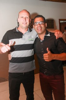 
<a style='margin-left: 5px;' class='btn btn-xs btn-social btn-facebook' href='https://www.facebook.com/sharer/sharer.php?u=https://www.galeramix.com.br/imagem/a9/800-800-90/conteudo/site_galerias/9/cabare-petry-galera-mix-44.jpg' rel='popup' data-width='500' data-height='400'><i class='fa fa-facebook'></i>Compartilhar <span class='hidden-xs'>no Facebook</span>
</a> 
<a class='btn btn-default btn-xs' target='_blank' href='imagem/a9/800-800-90/conteudo/site_galerias/9/cabare-petry-galera-mix-44.jpg'>
<span class='glyphicon glyphicon-cloud-download'></span> Salvar
</a>
