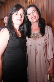 
<a style='margin-left: 5px;' class='btn btn-xs btn-social btn-facebook' href='https://www.facebook.com/sharer/sharer.php?u=https://www.galeramix.com.br/imagem/a9/800-800-90/conteudo/site_galerias/9/cabare-petry-galera-mix-45.jpg' rel='popup' data-width='500' data-height='400'><i class='fa fa-facebook'></i>Compartilhar <span class='hidden-xs'>no Facebook</span>
</a> 
<a class='btn btn-default btn-xs' target='_blank' href='imagem/a9/800-800-90/conteudo/site_galerias/9/cabare-petry-galera-mix-45.jpg'>
<span class='glyphicon glyphicon-cloud-download'></span> Salvar
</a>
