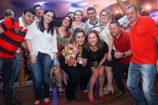 
<a style='margin-left: 5px;' class='btn btn-xs btn-social btn-facebook' href='https://www.facebook.com/sharer/sharer.php?u=https://www.galeramix.com.br/imagem/a9/800-800-90/conteudo/site_galerias/9/cabare-petry-galera-mix-5.jpg' rel='popup' data-width='500' data-height='400'><i class='fa fa-facebook'></i>Compartilhar <span class='hidden-xs'>no Facebook</span>
</a> 
<a class='btn btn-default btn-xs' target='_blank' href='imagem/a9/800-800-90/conteudo/site_galerias/9/cabare-petry-galera-mix-5.jpg'>
<span class='glyphicon glyphicon-cloud-download'></span> Salvar
</a>
