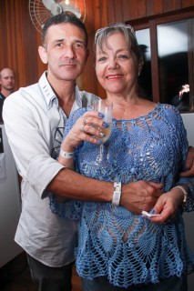 
<a style='margin-left: 5px;' class='btn btn-xs btn-social btn-facebook' href='https://www.facebook.com/sharer/sharer.php?u=https://www.galeramix.com.br/imagem/a9/800-800-90/conteudo/site_galerias/9/cabare-petry-galera-mix-54.jpg' rel='popup' data-width='500' data-height='400'><i class='fa fa-facebook'></i>Compartilhar <span class='hidden-xs'>no Facebook</span>
</a> 
<a class='btn btn-default btn-xs' target='_blank' href='imagem/a9/800-800-90/conteudo/site_galerias/9/cabare-petry-galera-mix-54.jpg'>
<span class='glyphicon glyphicon-cloud-download'></span> Salvar
</a>
