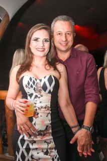 
<a style='margin-left: 5px;' class='btn btn-xs btn-social btn-facebook' href='https://www.facebook.com/sharer/sharer.php?u=https://www.galeramix.com.br/imagem/a9/800-800-90/conteudo/site_galerias/9/cabare-petry-galera-mix-55.jpg' rel='popup' data-width='500' data-height='400'><i class='fa fa-facebook'></i>Compartilhar <span class='hidden-xs'>no Facebook</span>
</a> 
<a class='btn btn-default btn-xs' target='_blank' href='imagem/a9/800-800-90/conteudo/site_galerias/9/cabare-petry-galera-mix-55.jpg'>
<span class='glyphicon glyphicon-cloud-download'></span> Salvar
</a>
