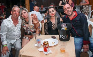 
<a style='margin-left: 5px;' class='btn btn-xs btn-social btn-facebook' href='https://www.facebook.com/sharer/sharer.php?u=https://www.galeramix.com.br/imagem/a9/800-800-90/conteudo/site_galerias/9/cabare-petry-galera-mix-60.jpg' rel='popup' data-width='500' data-height='400'><i class='fa fa-facebook'></i>Compartilhar <span class='hidden-xs'>no Facebook</span>
</a> 
<a class='btn btn-default btn-xs' target='_blank' href='imagem/a9/800-800-90/conteudo/site_galerias/9/cabare-petry-galera-mix-60.jpg'>
<span class='glyphicon glyphicon-cloud-download'></span> Salvar
</a>
