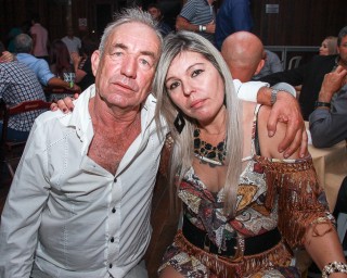 
<a style='margin-left: 5px;' class='btn btn-xs btn-social btn-facebook' href='https://www.facebook.com/sharer/sharer.php?u=https://www.galeramix.com.br/imagem/a9/800-800-90/conteudo/site_galerias/9/cabare-petry-galera-mix-62.jpg' rel='popup' data-width='500' data-height='400'><i class='fa fa-facebook'></i>Compartilhar <span class='hidden-xs'>no Facebook</span>
</a> 
<a class='btn btn-default btn-xs' target='_blank' href='imagem/a9/800-800-90/conteudo/site_galerias/9/cabare-petry-galera-mix-62.jpg'>
<span class='glyphicon glyphicon-cloud-download'></span> Salvar
</a>
