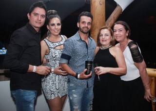 
<a style='margin-left: 5px;' class='btn btn-xs btn-social btn-facebook' href='https://www.facebook.com/sharer/sharer.php?u=https://www.galeramix.com.br/imagem/a9/800-800-90/conteudo/site_galerias/9/cabare-petry-galera-mix-66.jpg' rel='popup' data-width='500' data-height='400'><i class='fa fa-facebook'></i>Compartilhar <span class='hidden-xs'>no Facebook</span>
</a> 
<a class='btn btn-default btn-xs' target='_blank' href='imagem/a9/800-800-90/conteudo/site_galerias/9/cabare-petry-galera-mix-66.jpg'>
<span class='glyphicon glyphicon-cloud-download'></span> Salvar
</a>
