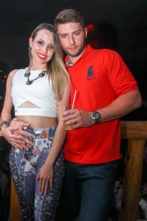 
<a style='margin-left: 5px;' class='btn btn-xs btn-social btn-facebook' href='https://www.facebook.com/sharer/sharer.php?u=https://www.galeramix.com.br/imagem/a9/800-800-90/conteudo/site_galerias/9/cabare-petry-galera-mix-74.jpg' rel='popup' data-width='500' data-height='400'><i class='fa fa-facebook'></i>Compartilhar <span class='hidden-xs'>no Facebook</span>
</a> 
<a class='btn btn-default btn-xs' target='_blank' href='imagem/a9/800-800-90/conteudo/site_galerias/9/cabare-petry-galera-mix-74.jpg'>
<span class='glyphicon glyphicon-cloud-download'></span> Salvar
</a>
