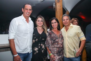 
<a style='margin-left: 5px;' class='btn btn-xs btn-social btn-facebook' href='https://www.facebook.com/sharer/sharer.php?u=https://www.galeramix.com.br/imagem/a9/800-800-90/conteudo/site_galerias/9/cabare-petry-galera-mix-75.jpg' rel='popup' data-width='500' data-height='400'><i class='fa fa-facebook'></i>Compartilhar <span class='hidden-xs'>no Facebook</span>
</a> 
<a class='btn btn-default btn-xs' target='_blank' href='imagem/a9/800-800-90/conteudo/site_galerias/9/cabare-petry-galera-mix-75.jpg'>
<span class='glyphicon glyphicon-cloud-download'></span> Salvar
</a>
