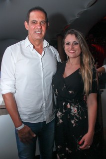 
<a style='margin-left: 5px;' class='btn btn-xs btn-social btn-facebook' href='https://www.facebook.com/sharer/sharer.php?u=https://www.galeramix.com.br/imagem/a9/800-800-90/conteudo/site_galerias/9/cabare-petry-galera-mix-76.jpg' rel='popup' data-width='500' data-height='400'><i class='fa fa-facebook'></i>Compartilhar <span class='hidden-xs'>no Facebook</span>
</a> 
<a class='btn btn-default btn-xs' target='_blank' href='imagem/a9/800-800-90/conteudo/site_galerias/9/cabare-petry-galera-mix-76.jpg'>
<span class='glyphicon glyphicon-cloud-download'></span> Salvar
</a>
