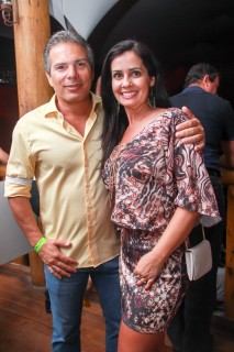 
<a style='margin-left: 5px;' class='btn btn-xs btn-social btn-facebook' href='https://www.facebook.com/sharer/sharer.php?u=https://www.galeramix.com.br/imagem/a9/800-800-90/conteudo/site_galerias/9/cabare-petry-galera-mix-77.jpg' rel='popup' data-width='500' data-height='400'><i class='fa fa-facebook'></i>Compartilhar <span class='hidden-xs'>no Facebook</span>
</a> 
<a class='btn btn-default btn-xs' target='_blank' href='imagem/a9/800-800-90/conteudo/site_galerias/9/cabare-petry-galera-mix-77.jpg'>
<span class='glyphicon glyphicon-cloud-download'></span> Salvar
</a>
