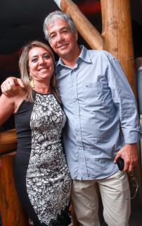 
<a style='margin-left: 5px;' class='btn btn-xs btn-social btn-facebook' href='https://www.facebook.com/sharer/sharer.php?u=https://www.galeramix.com.br/imagem/a9/800-800-90/conteudo/site_galerias/9/cabare-petry-galera-mix-79.jpg' rel='popup' data-width='500' data-height='400'><i class='fa fa-facebook'></i>Compartilhar <span class='hidden-xs'>no Facebook</span>
</a> 
<a class='btn btn-default btn-xs' target='_blank' href='imagem/a9/800-800-90/conteudo/site_galerias/9/cabare-petry-galera-mix-79.jpg'>
<span class='glyphicon glyphicon-cloud-download'></span> Salvar
</a>
