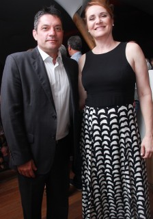 
<a style='margin-left: 5px;' class='btn btn-xs btn-social btn-facebook' href='https://www.facebook.com/sharer/sharer.php?u=https://www.galeramix.com.br/imagem/a9/800-800-90/conteudo/site_galerias/9/cabare-petry-galera-mix-81.jpg' rel='popup' data-width='500' data-height='400'><i class='fa fa-facebook'></i>Compartilhar <span class='hidden-xs'>no Facebook</span>
</a> 
<a class='btn btn-default btn-xs' target='_blank' href='imagem/a9/800-800-90/conteudo/site_galerias/9/cabare-petry-galera-mix-81.jpg'>
<span class='glyphicon glyphicon-cloud-download'></span> Salvar
</a>
